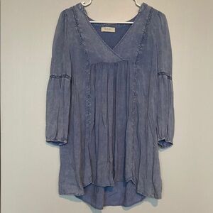 Altar'd State Blue V-Neck Tunic with 3/4 Sleeves and Pleated Design